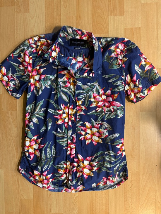 Wildfang Tops - Wildfang Essential Camp Button Up Shirt in Hawaiian Floral Small FLAWED